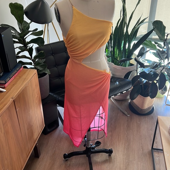 NWOT Ombré midi dress with chain detail - Picture 3 of 4